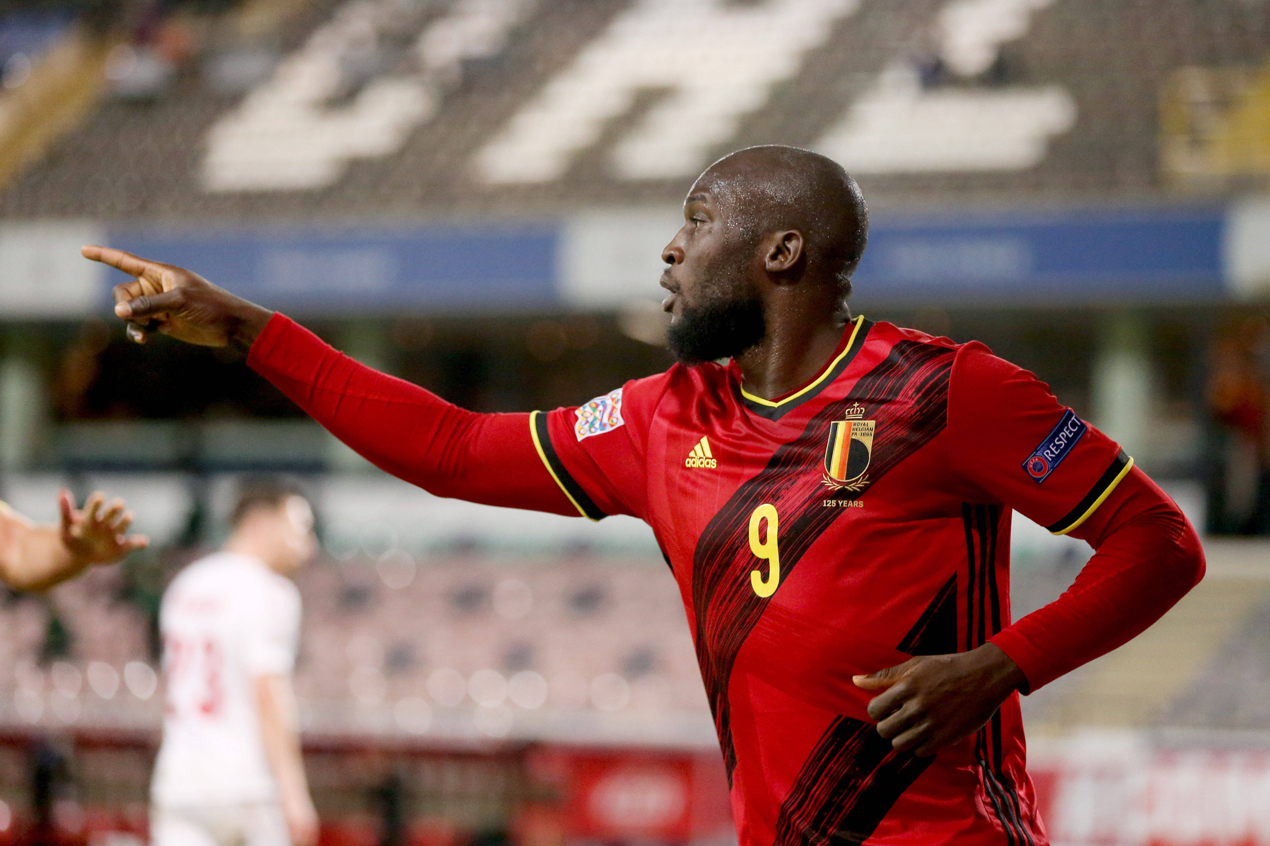 包含欧洲杯赛事精彩瞬间盘点，年度回顾震撼登场的词条