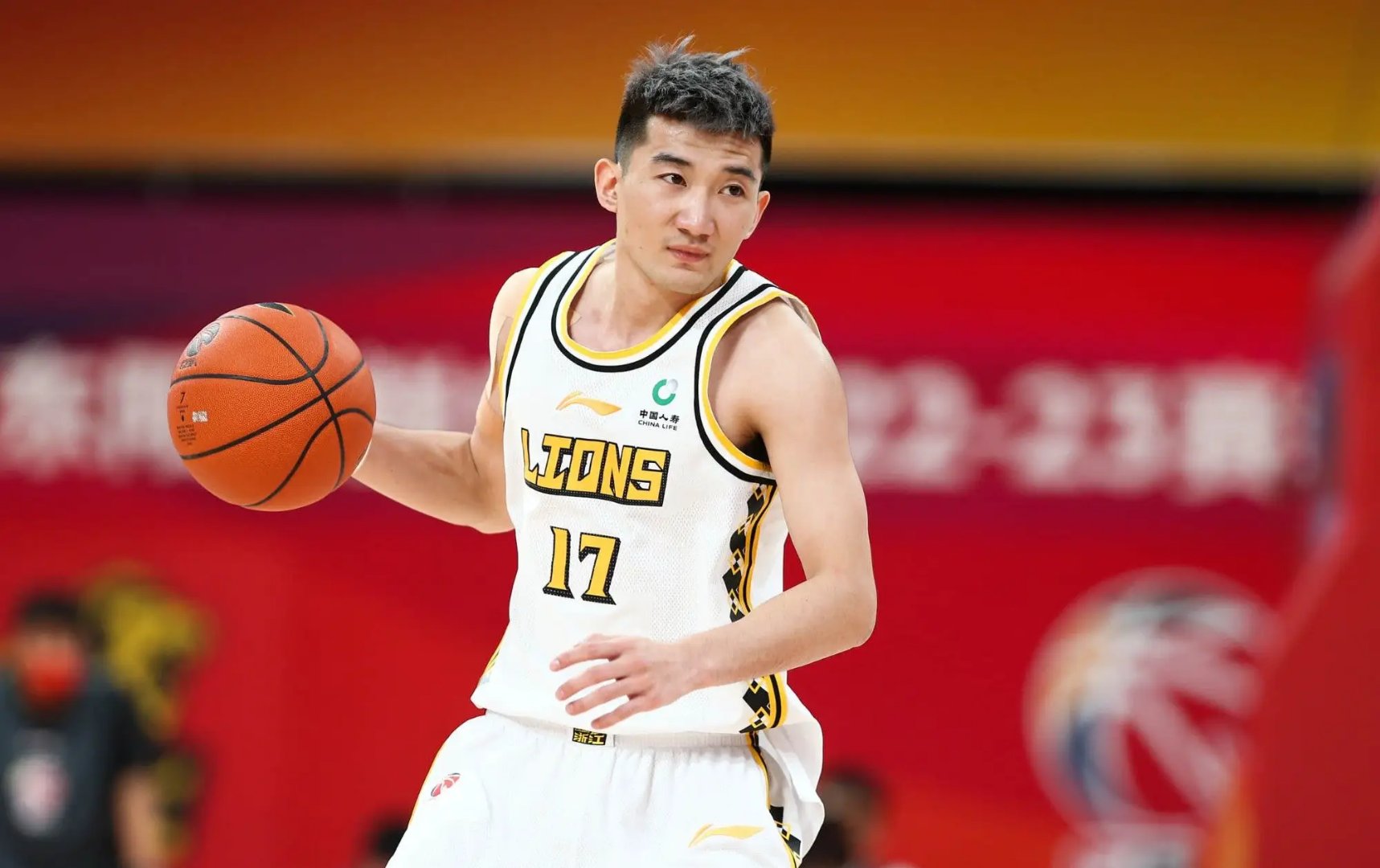 上海队险胜吉林队，孙铭徽状态火热