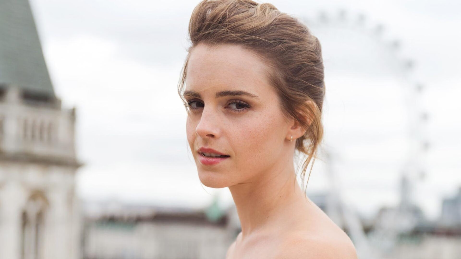 当费城之王遇见岭南猛虎，一场平行宇宙的慈善赛如何改写篮球叙事