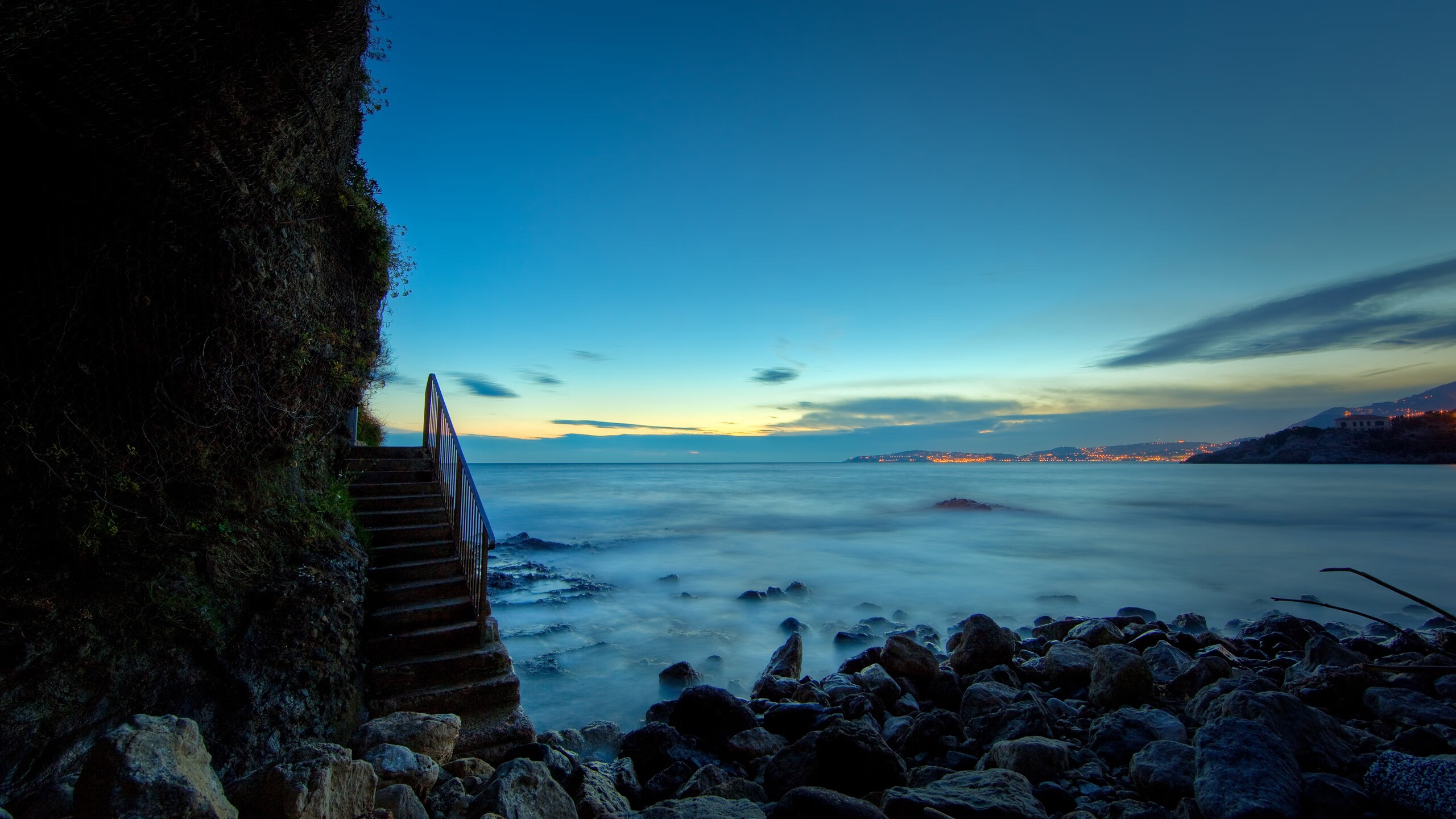 开云体育在线-闪电撕裂童话防线，马丁内利爆破左路，美国足球展示现代冲击力