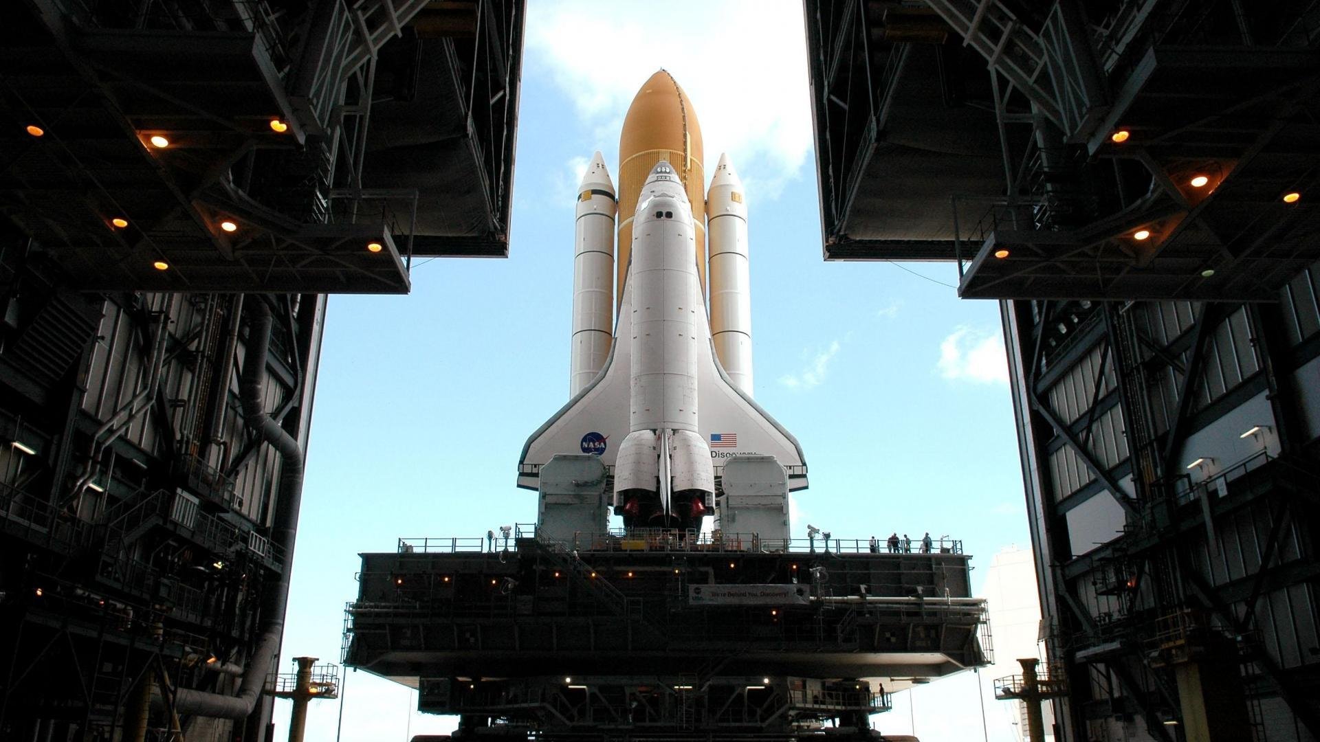 开云体育在线-骑士vs掘金巅峰对决，小贾伦窒息防守锁死约基奇，一记火锅定江山