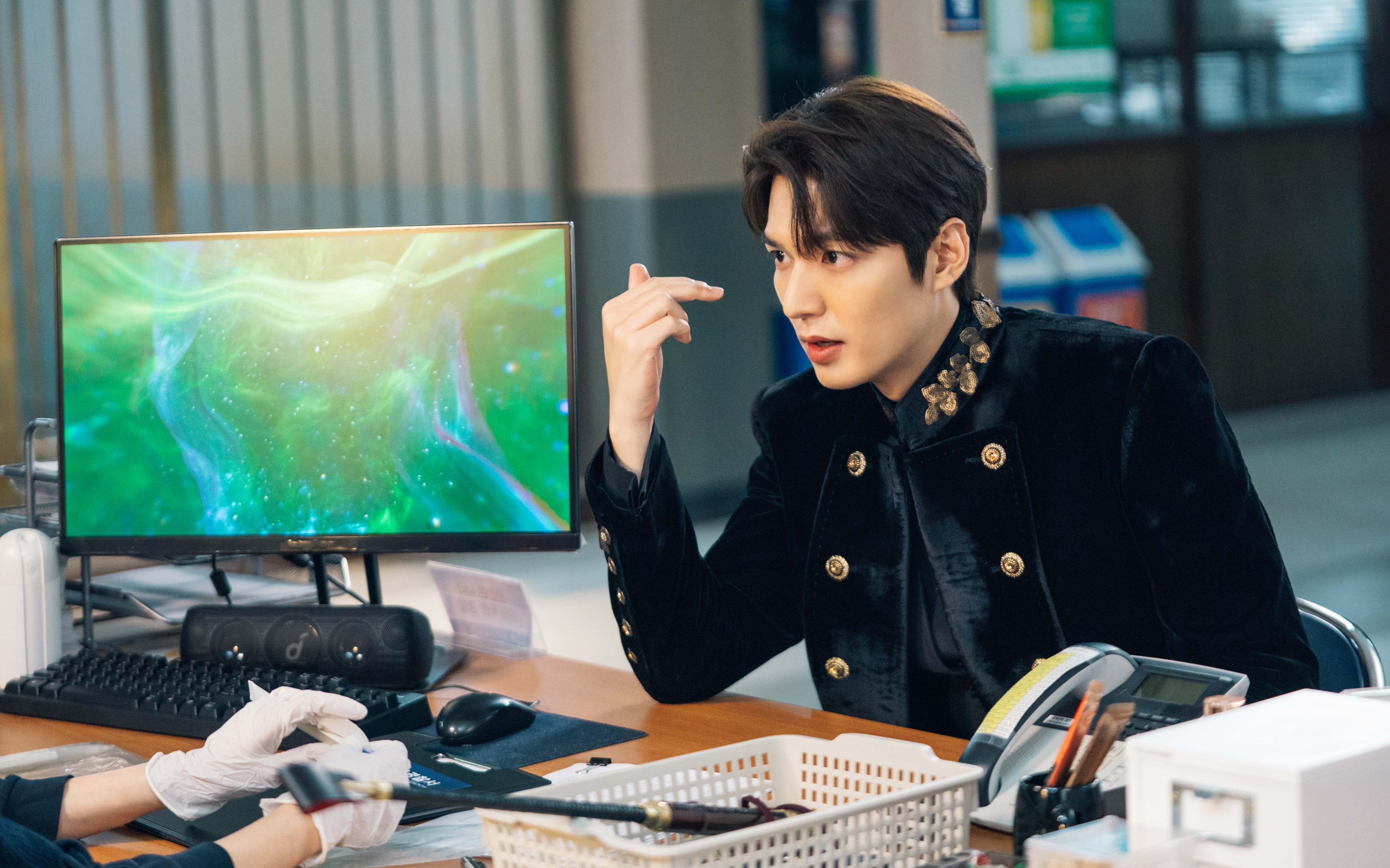 盾牌突然拔剑出鞘，奥纳纳一夫当关，哥伦比亚利剑封喉带走丹麦