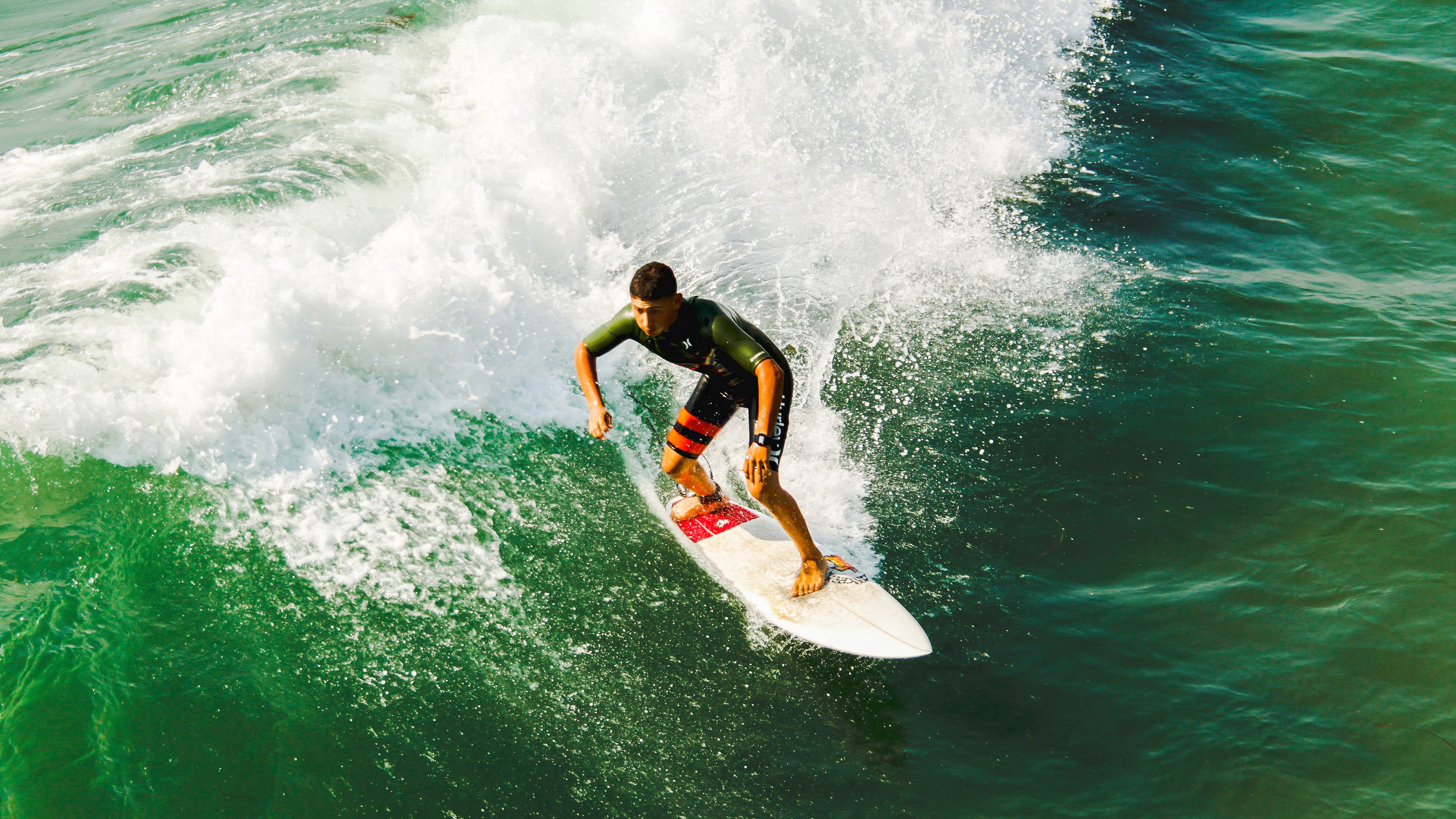 开云体育中国-双线告捷，澳大利亚足球大胜比利亚雷亚尔，凯塞多F1揭幕战一骑绝尘
